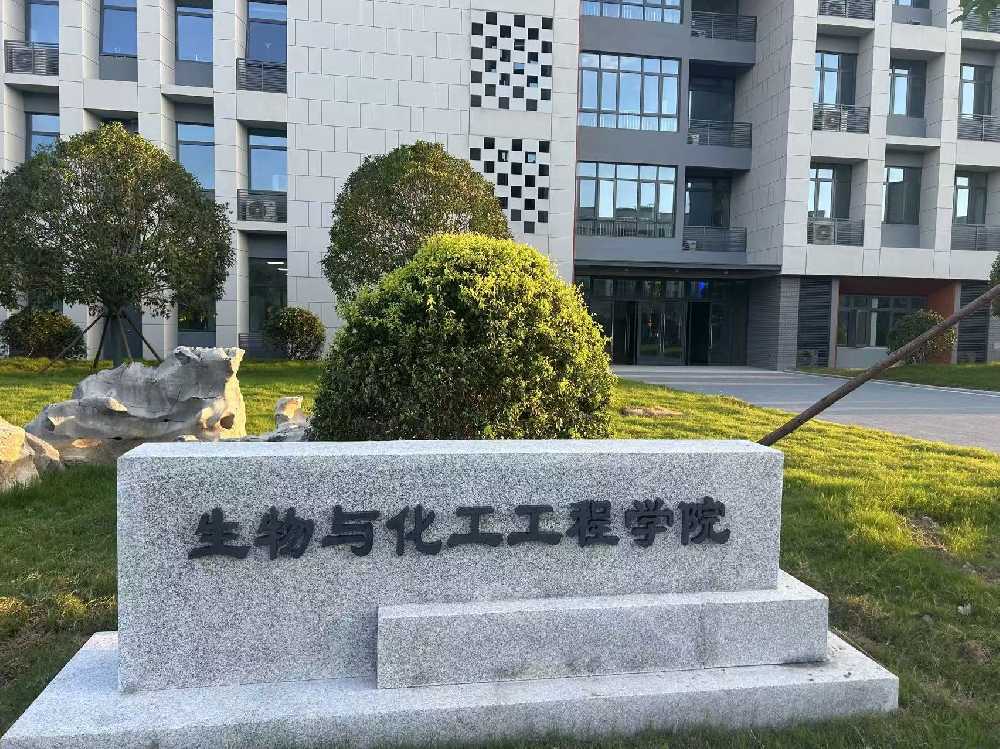 玄武区扬州职业大学体育场高杆灯项目